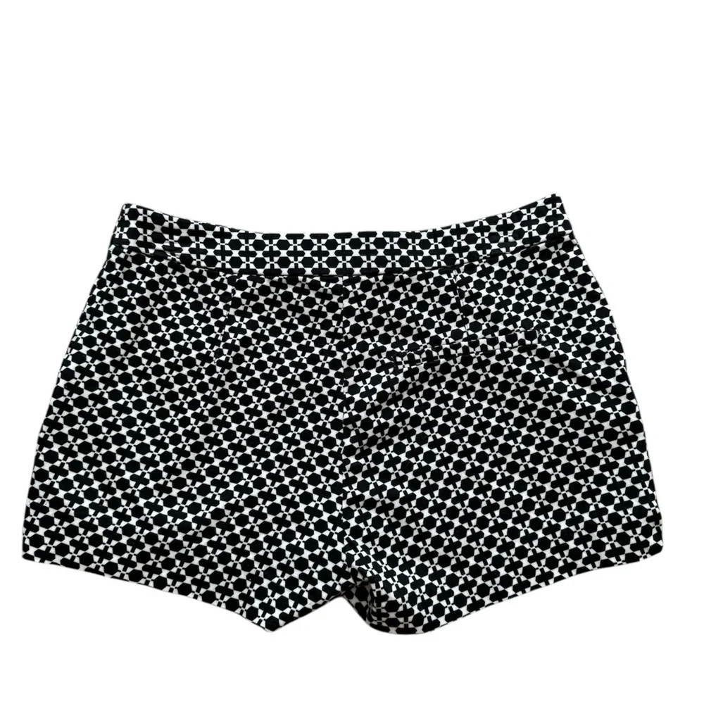H&M Black and White Geometric Shorts size 6